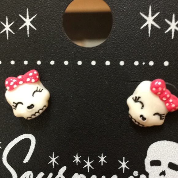 NWT Sourpuss Girly Sugar Skull Post Earrings - Picture 3 of 3